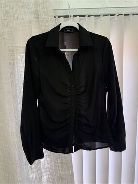 Have Black Ruched Button-Front Collared Long Sleeve Shirt